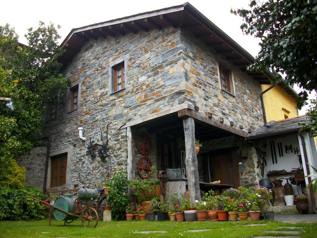 Casa De Aldea Los Glayus Guest House Luarca Eksteriør bilde