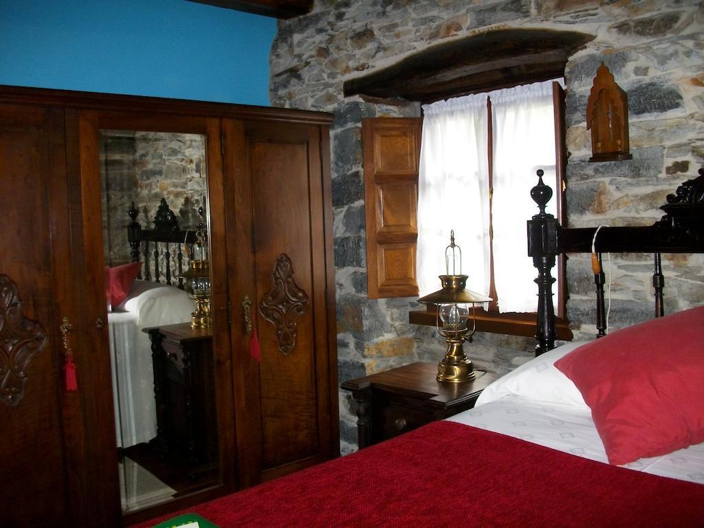 Casa De Aldea Los Glayus Guest House Luarca Rom bilde