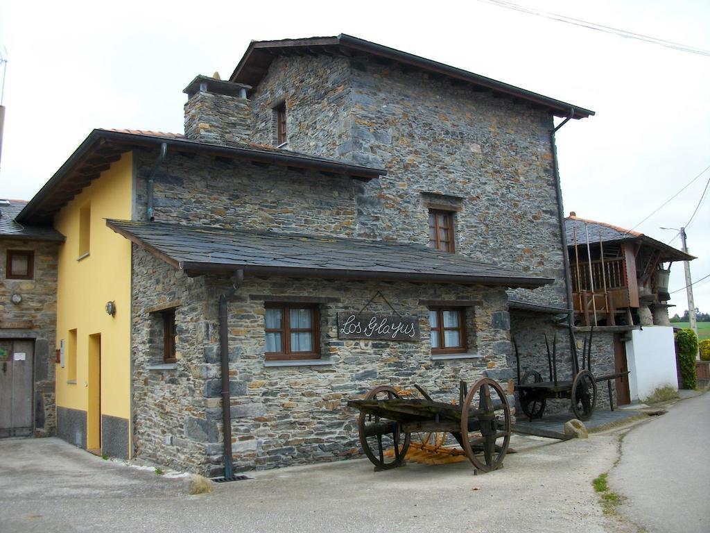 Casa De Aldea Los Glayus Guest House Luarca Rom bilde