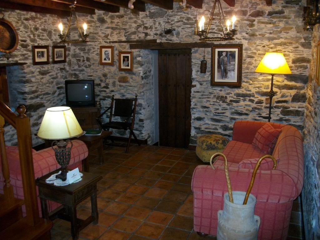 Casa De Aldea Los Glayus Guest House Luarca Rom bilde
